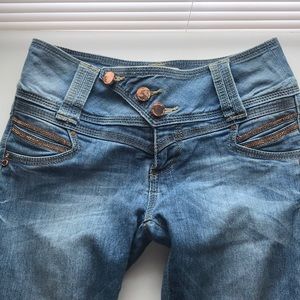Butt lift jeans
